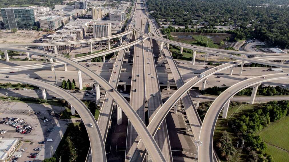 THE DIFFERENCE BETWEEN A FREEWAY AND A HIGHWAY