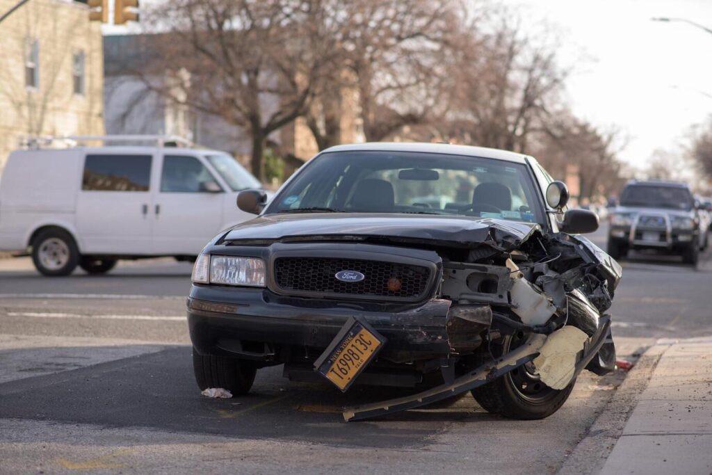 PROTEGIÉNDOTE DE LOS ACCIDENTES DE AUTOMÓVIL DE FUGA