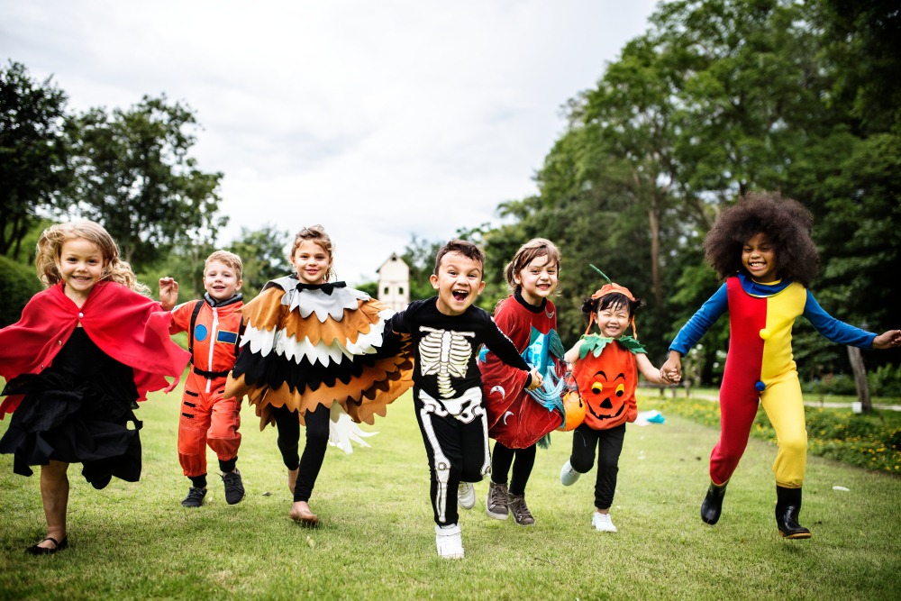 kids applying halloween safety kids