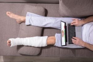 Injured man. Learn who can be sued in a truck accident case.