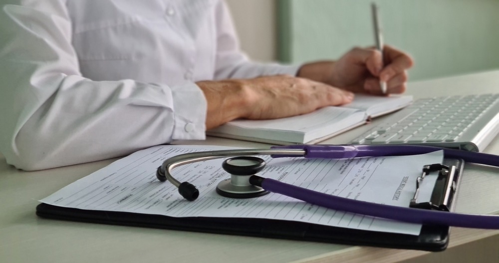 ¿Puede su empleador exigir una nota del médico?