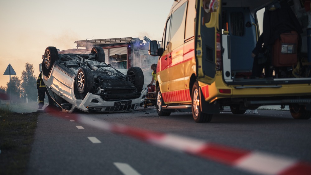 ¿A qué velocidad se vuelcan los coches?