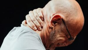 ¿Cuáles son 3 señales de una lesión en el cuello?