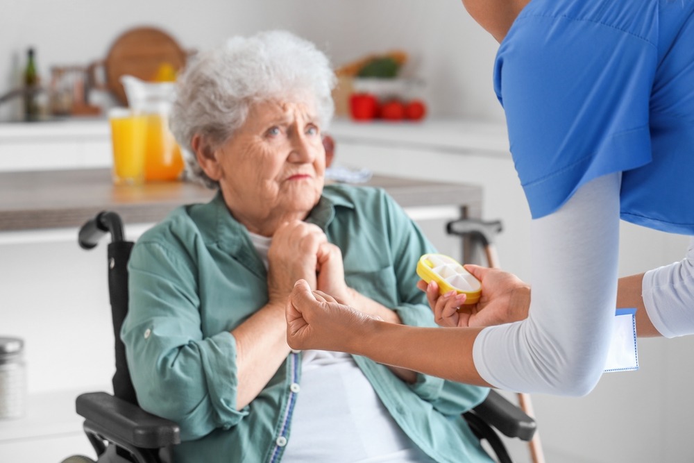¿Cuáles son 5 factores de riesgo para el abuso de ancianos?