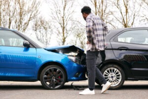 ¿Cómo deciden las compañías de seguros quién tiene la culpa después de un accidente en California?
