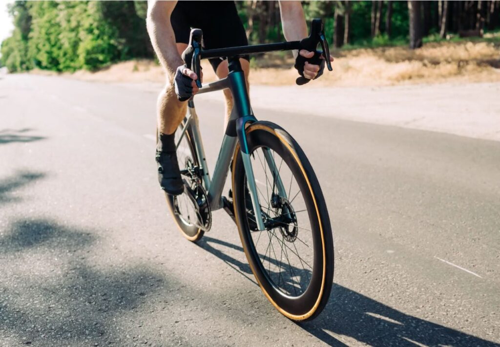 ¿Es seguro andar en bicicleta por Fountain Avenue?